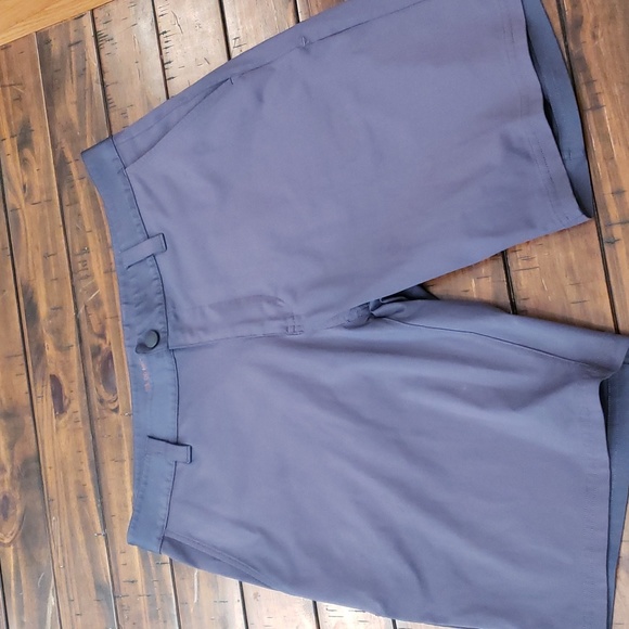 Rhone commuter shorts 9" - Picture 3 of 9